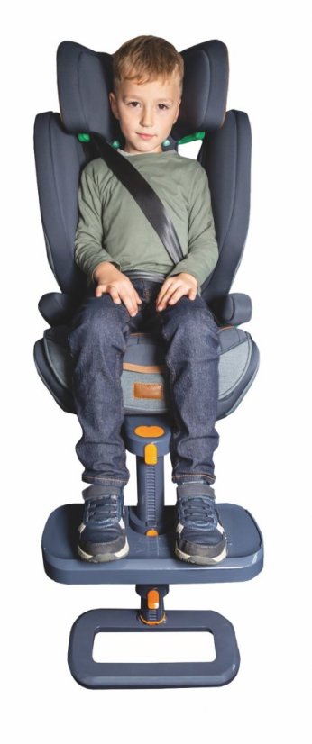🧒🚗 Proč dětem v autě „visí nohy“ – a jak to jednoduše vyřešit?