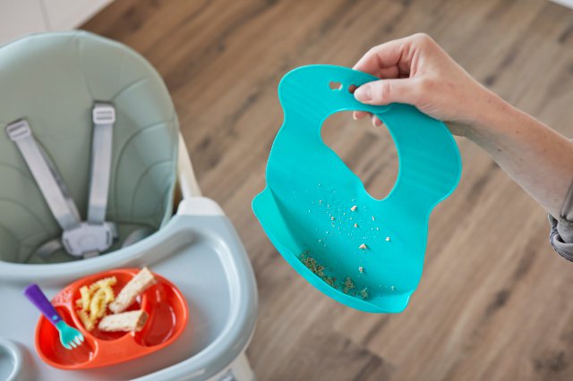 Tommee Tippee PLASTOVÝ BRYNDÁČEK ROLOVACÍ EXPLORA > varianta aqua